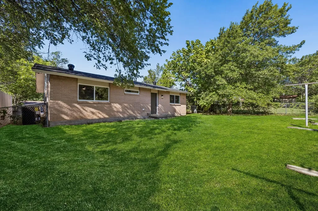 4639 Baystone Drive Dallas TX 75211