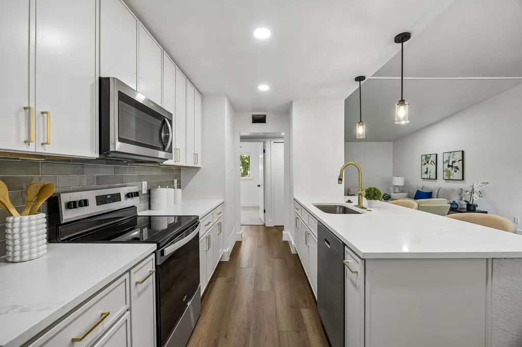 4639 Baystone Drive Dallas TX 75211