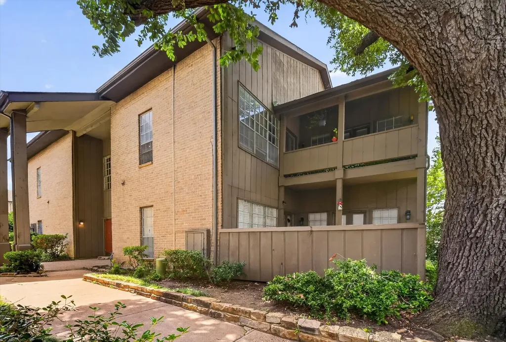 10437 High Hollows Drive Dallas TX 75230