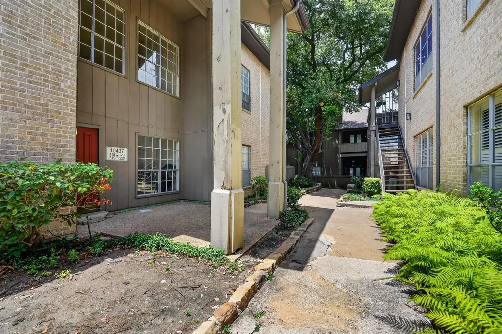 10437 High Hollows Drive Dallas TX 75230