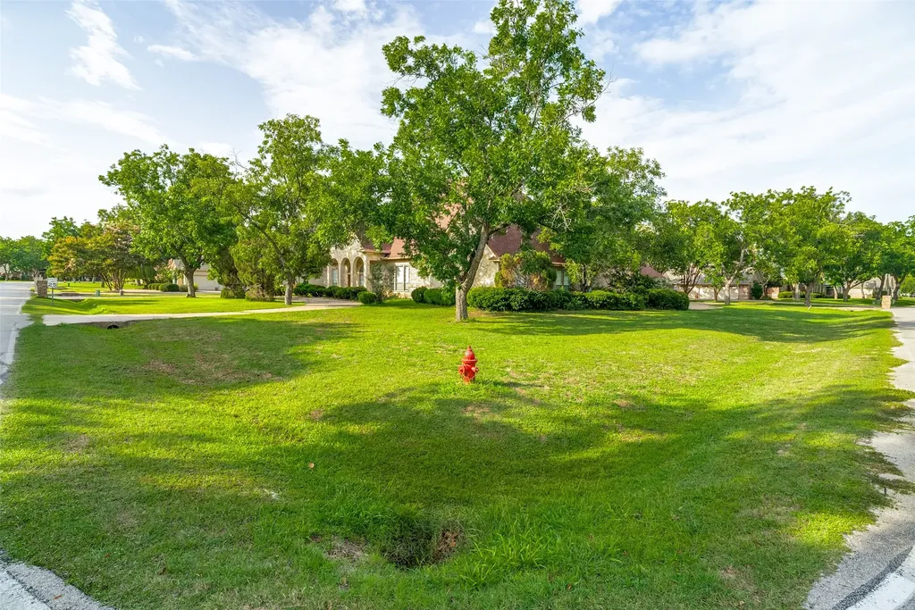 9709 Divot Drive Granbury TX 76049
