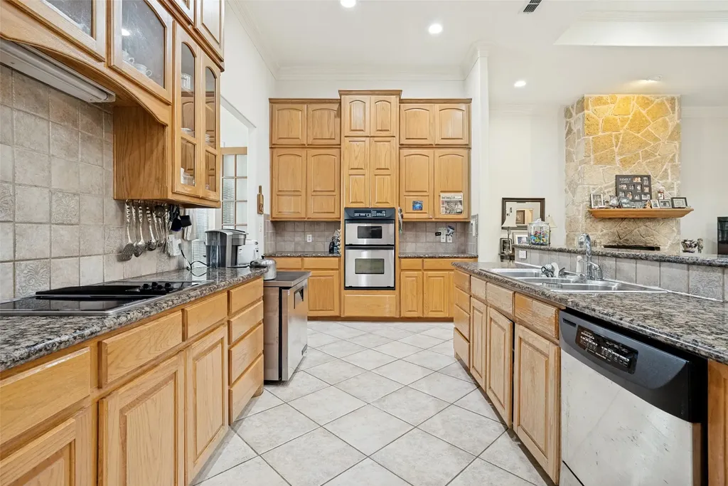 9709 Divot Drive Granbury TX 76049