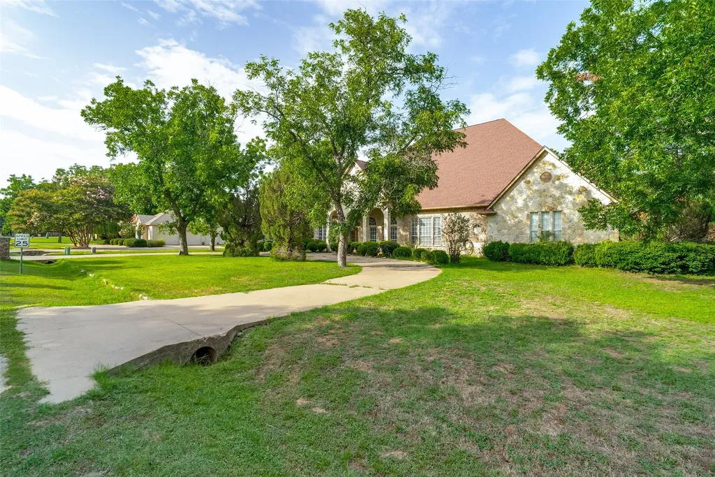 9709 Divot Drive Granbury TX 76049