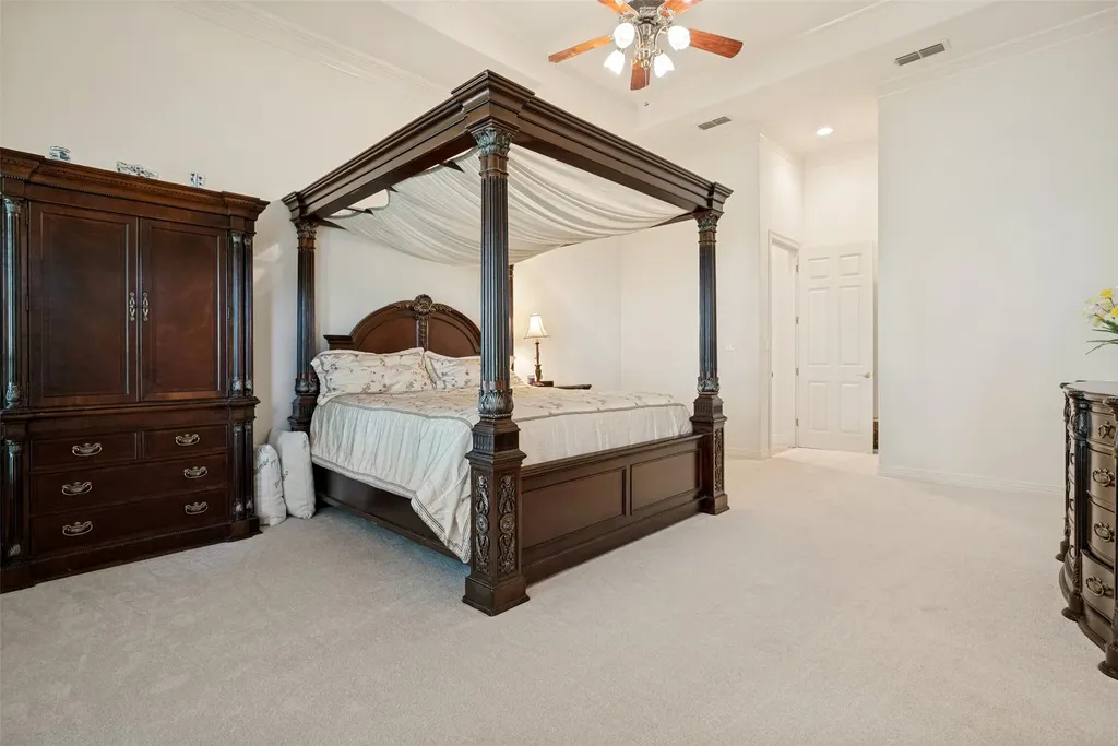 9709 Divot Drive Granbury TX 76049