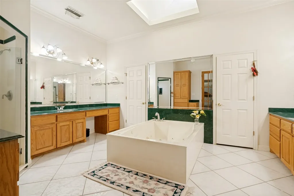 9709 Divot Drive Granbury TX 76049