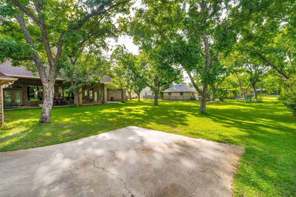 9709 Divot Drive Granbury TX 76049