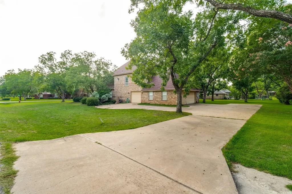 9709 Divot Drive Granbury TX 76049