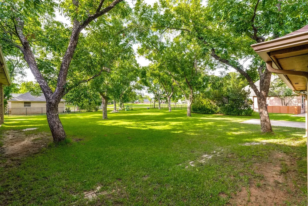 9709 Divot Drive Granbury TX 76049