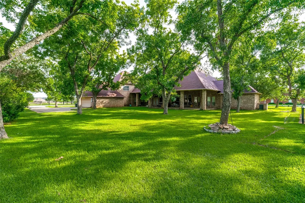 9709 Divot Drive Granbury TX 76049