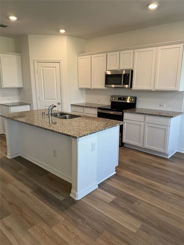 537 Robinson Way Fate TX 75189