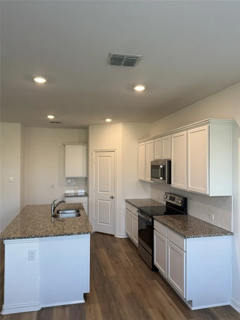 537 Robinson Way Fate TX 75189