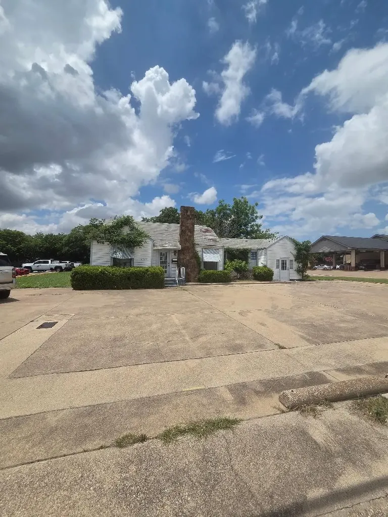 3217 Denton Highway Haltom City TX 76117