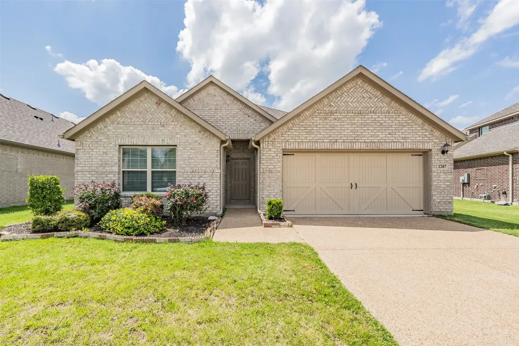 1207 Putnam Street Mansfield TX 76063