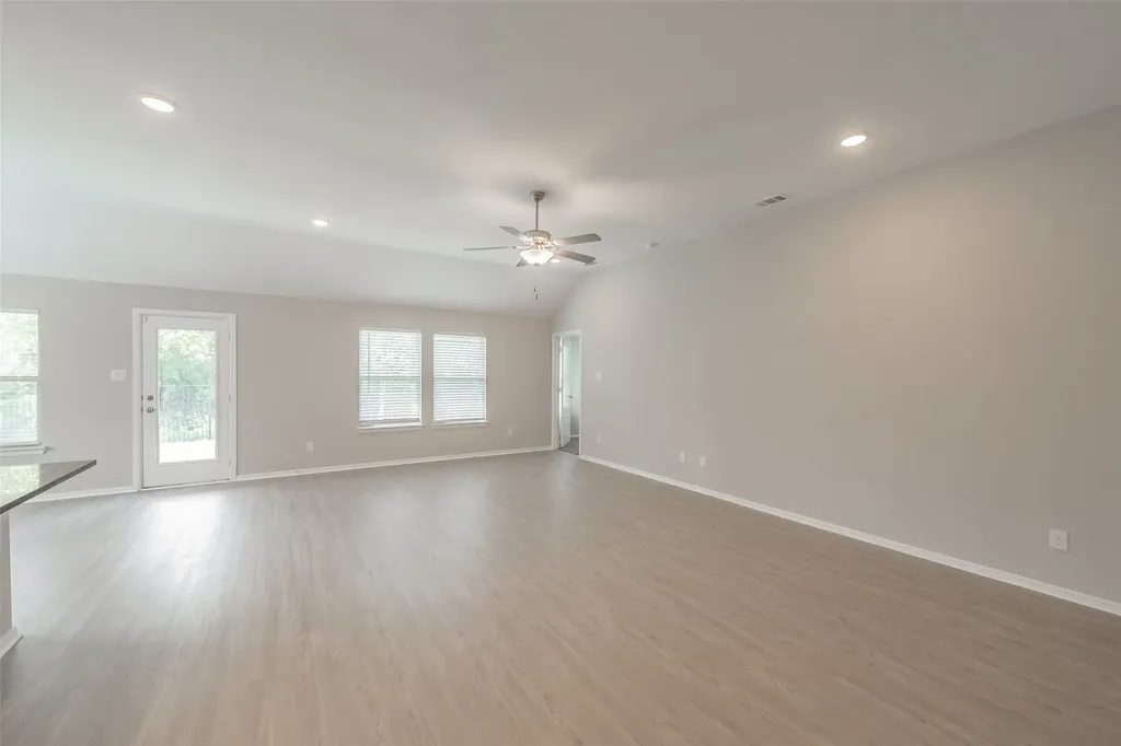 1207 Putnam Street Mansfield TX 76063