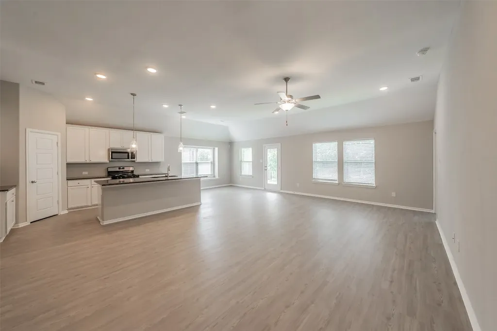 1207 Putnam Street Mansfield TX 76063