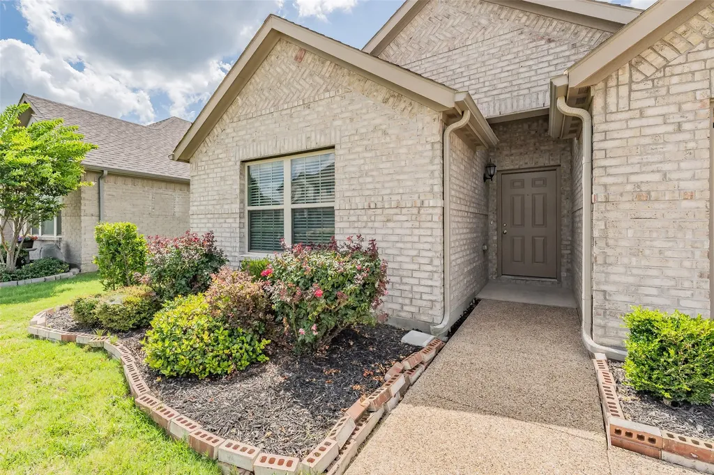 1207 Putnam Street Mansfield TX 76063