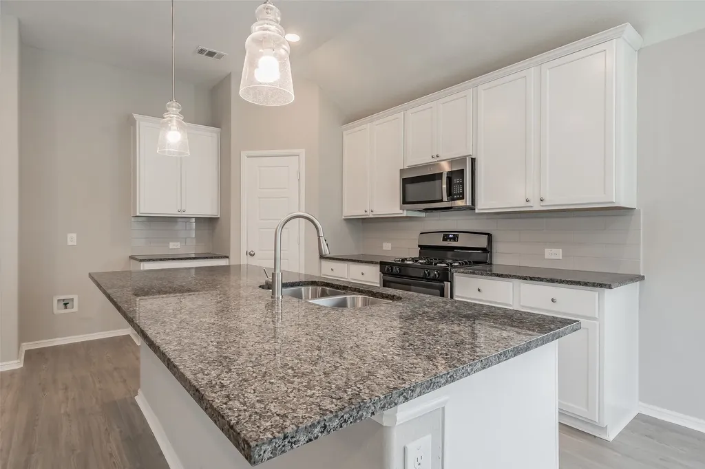 1207 Putnam Street Mansfield TX 76063