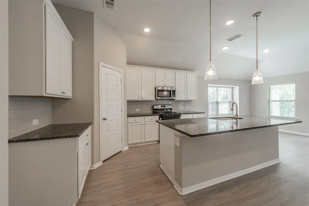 1207 Putnam Street Mansfield TX 76063