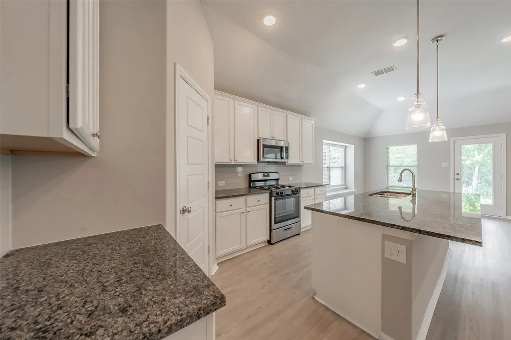 1207 Putnam Street Mansfield TX 76063