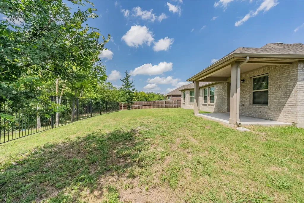 1207 Putnam Street Mansfield TX 76063