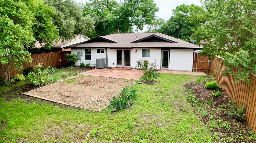 11343 Lippitt Dallas TX 75218