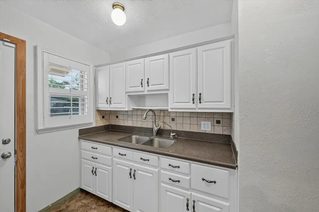 1613 Pat Drive Dallas TX 75228
