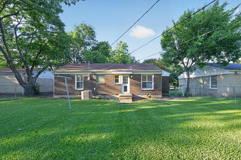 1613 Pat Drive Dallas TX 75228