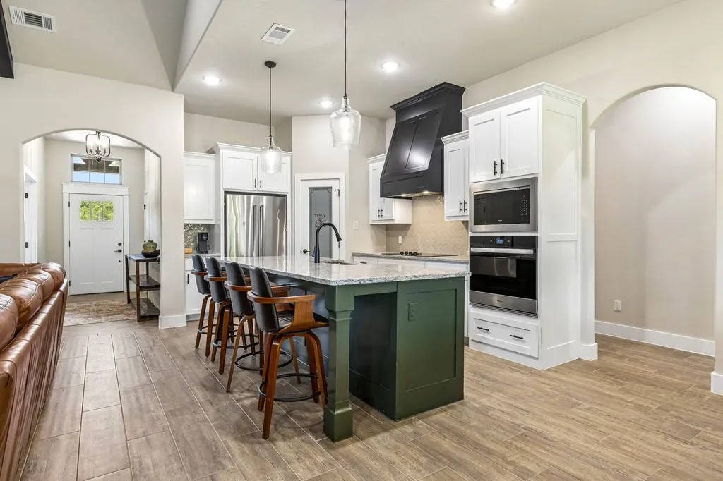 2013 Bedford Court Weatherford TX 76088
