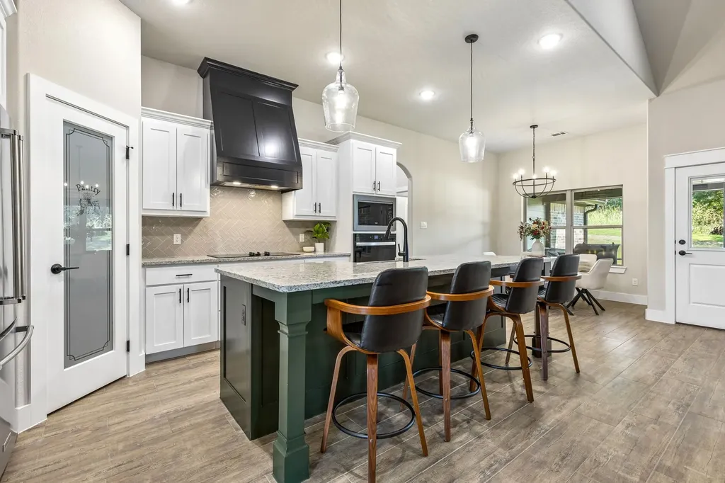 2013 Bedford Court Weatherford TX 76088