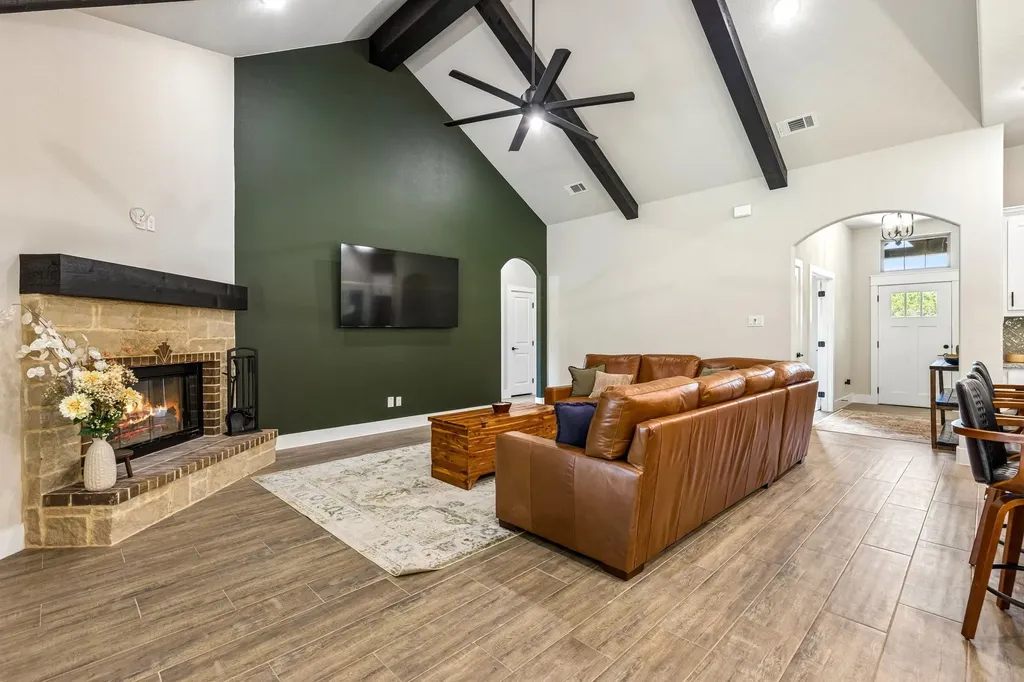 2013 Bedford Court Weatherford TX 76088