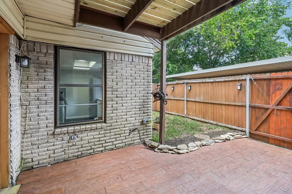 2059 Embassy Way Carrollton TX 75006