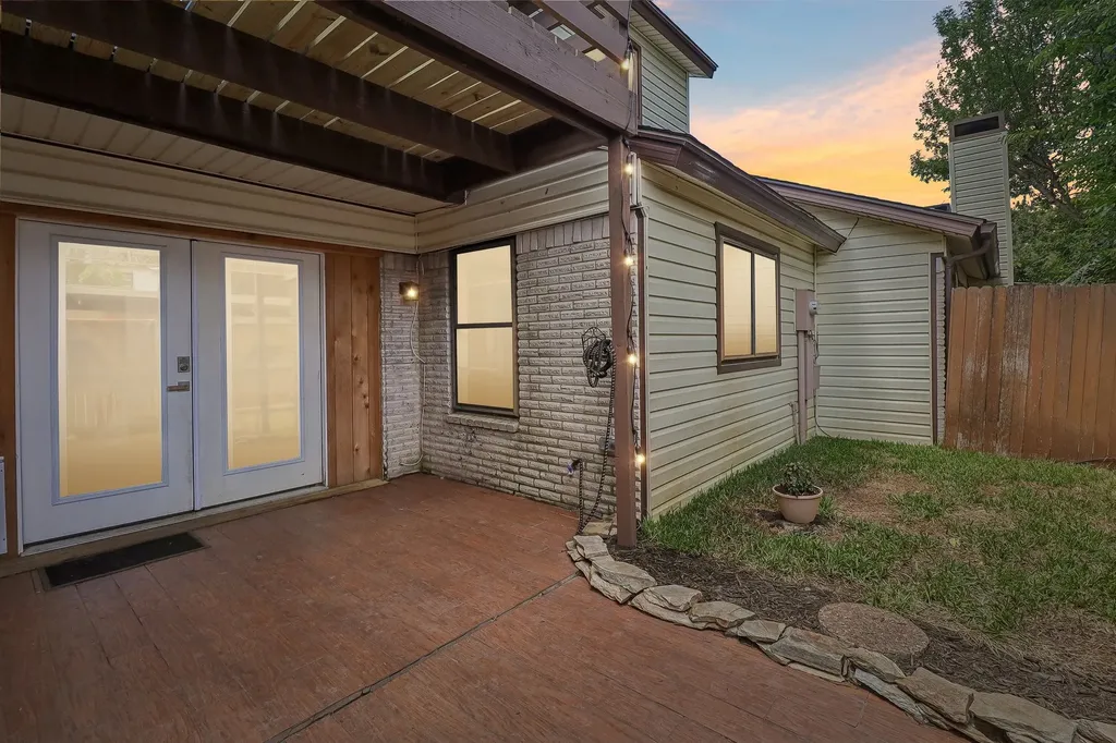 2059 Embassy Way Carrollton TX 75006