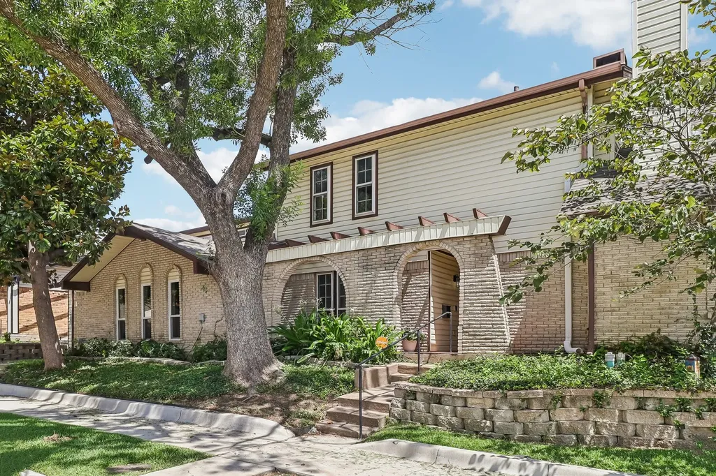 2059 Embassy Way Carrollton TX 75006