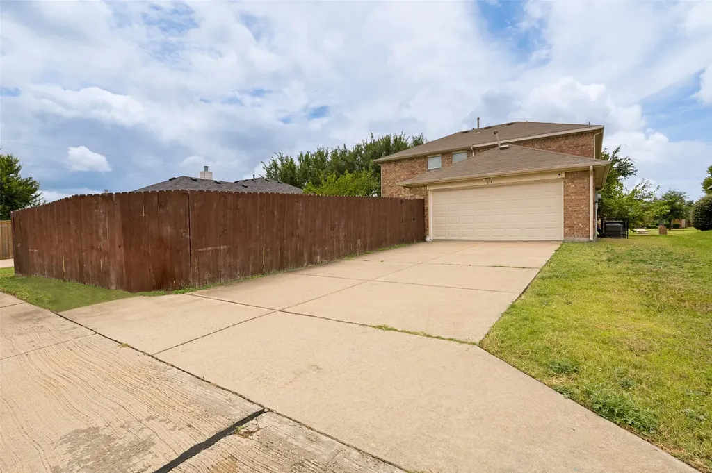 614 Hearthstone Drive Lancaster TX 75146