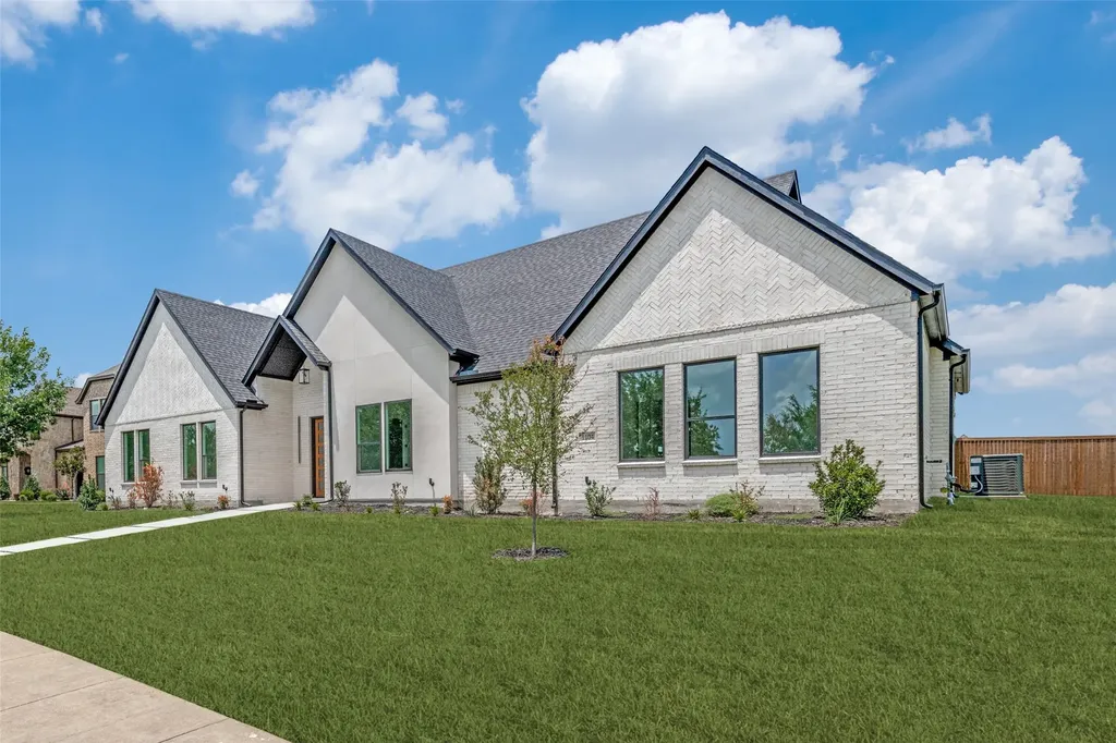 1104 Devonshire Drive N Forney TX 75126
