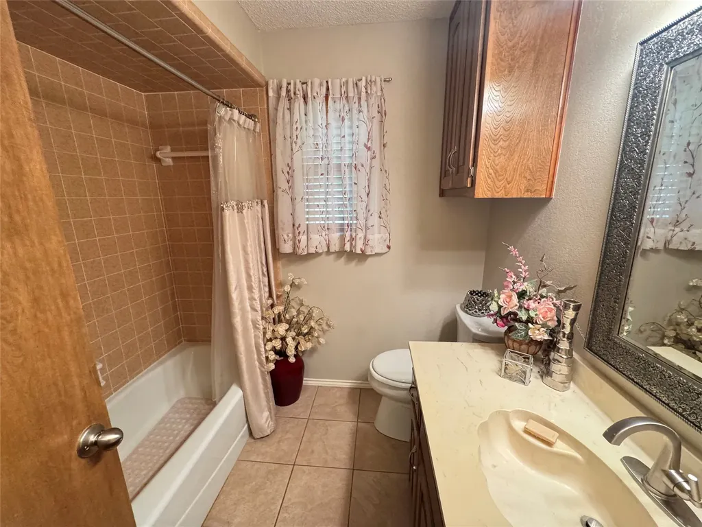 1104 Dove Hollow Road Granbury TX 76048