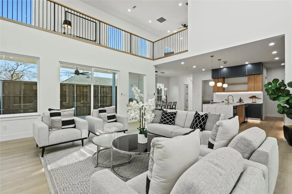 1503 Dennison Street Dallas TX 75212