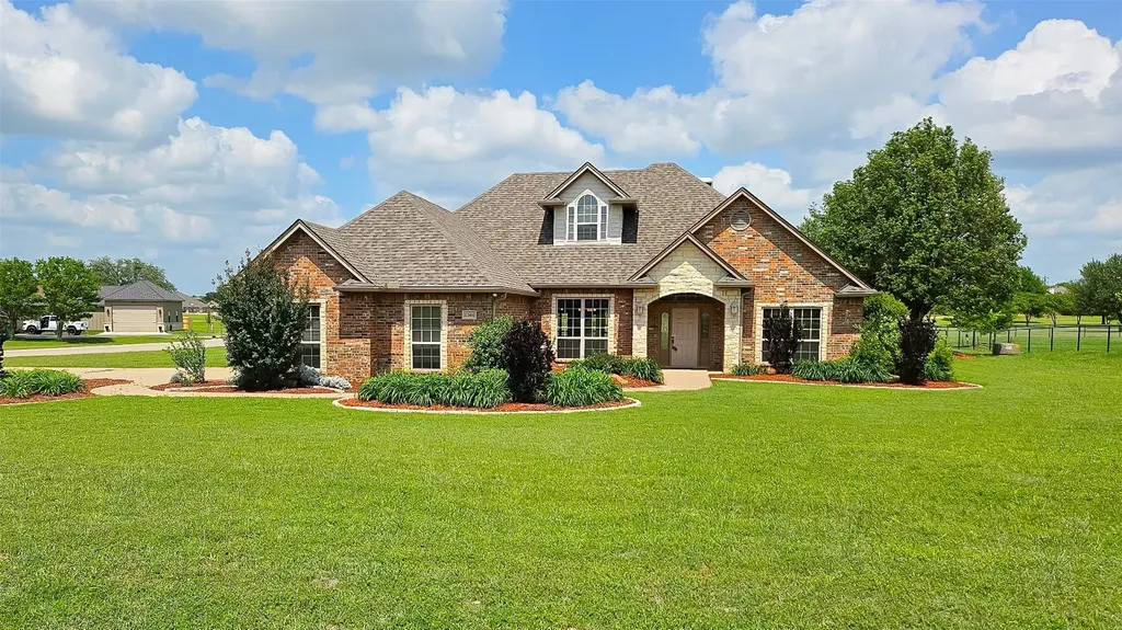 2300 E Emerald Bend Court Granbury TX 76049