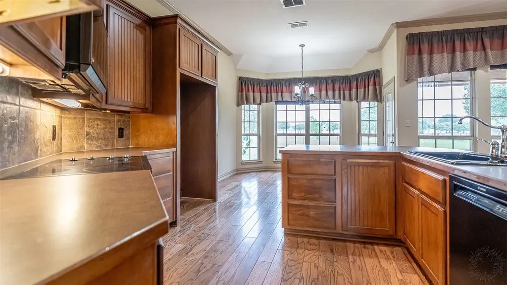 2300 E Emerald Bend Court Granbury TX 76049