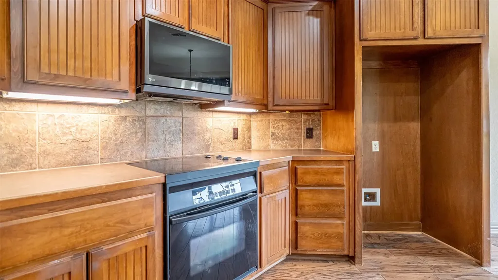 2300 E Emerald Bend Court Granbury TX 76049