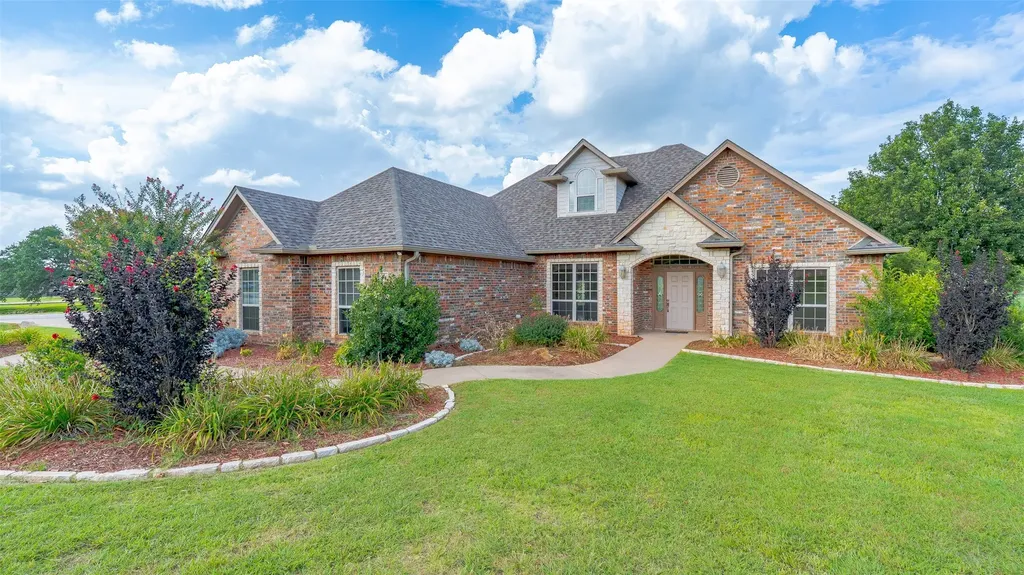 2300 E Emerald Bend Court Granbury TX 76049
