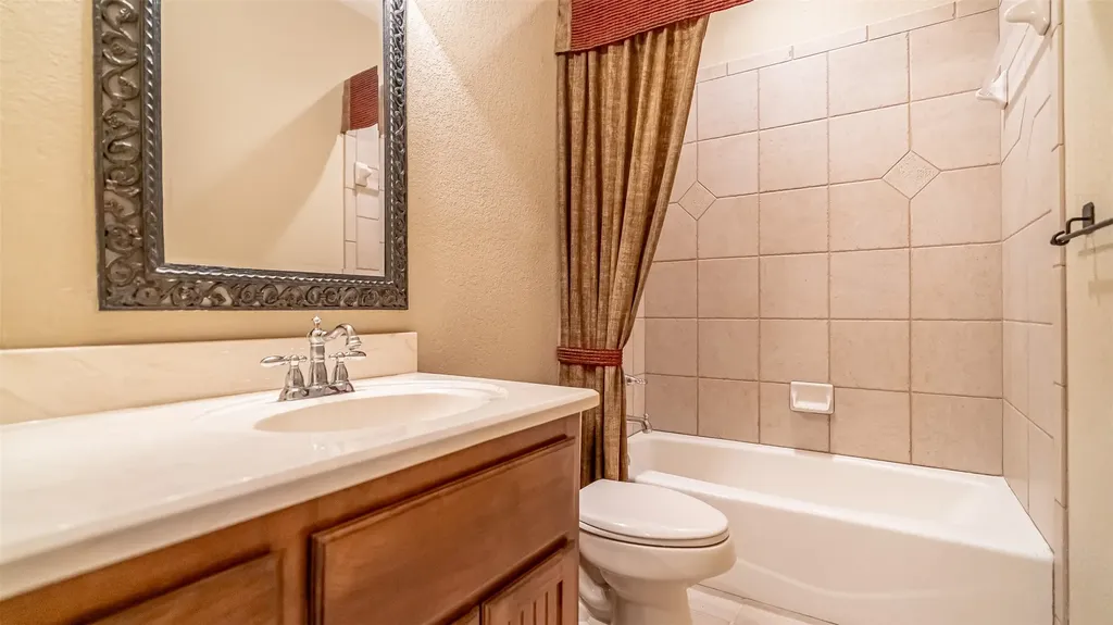 2300 E Emerald Bend Court Granbury TX 76049