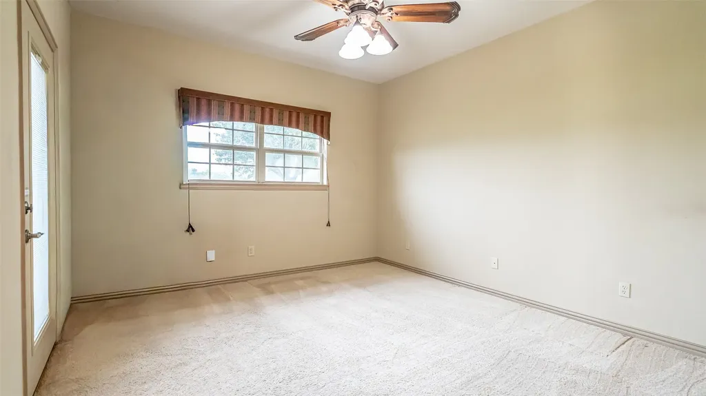 2300 E Emerald Bend Court Granbury TX 76049