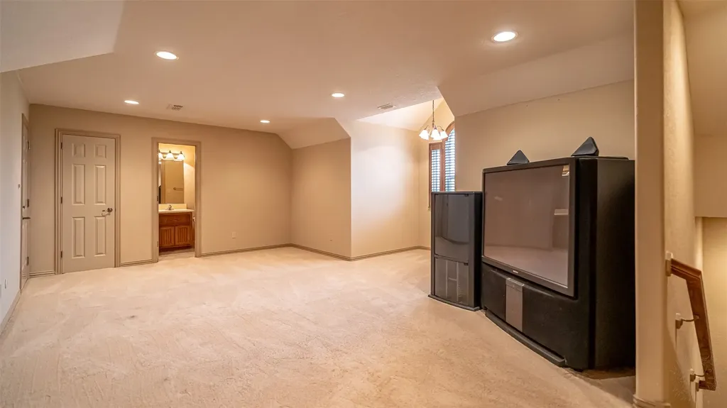 2300 E Emerald Bend Court Granbury TX 76049