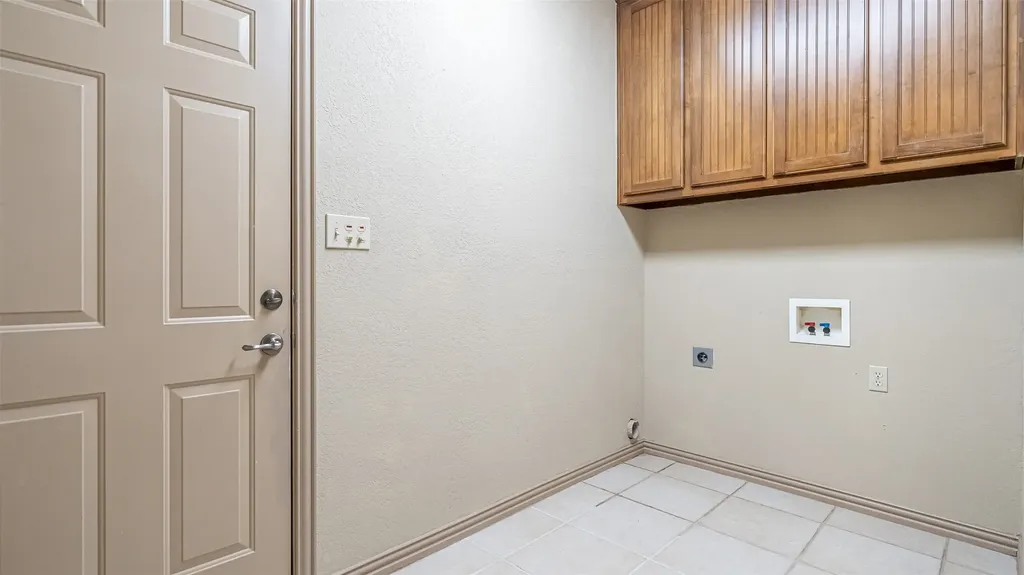 2300 E Emerald Bend Court Granbury TX 76049