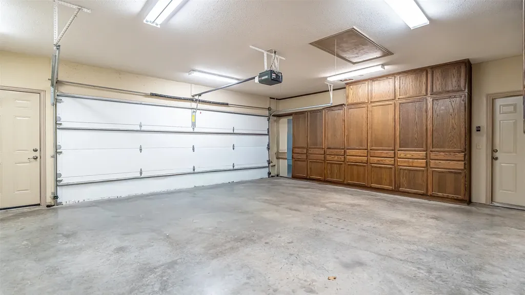 2300 E Emerald Bend Court Granbury TX 76049
