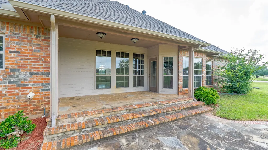 2300 E Emerald Bend Court Granbury TX 76049