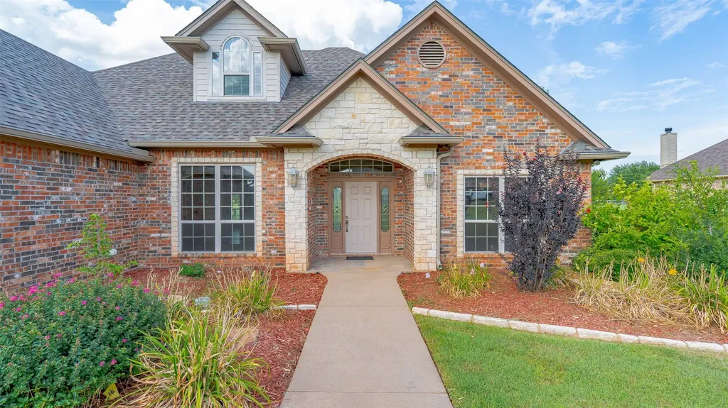 2300 E Emerald Bend Court Granbury TX 76049