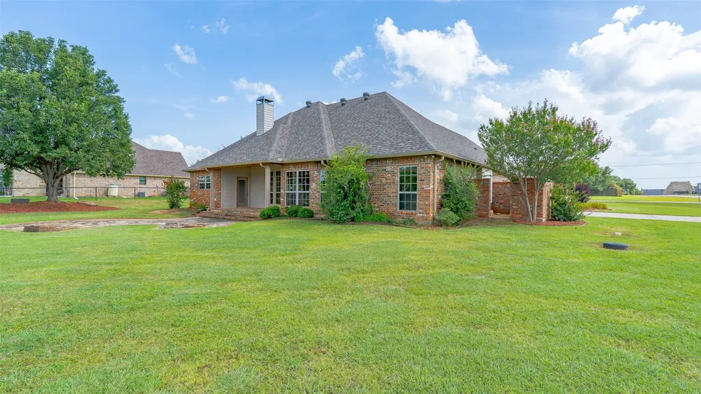 2300 E Emerald Bend Court Granbury TX 76049