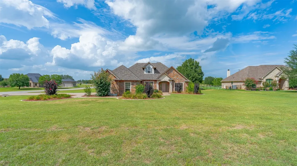 2300 E Emerald Bend Court Granbury TX 76049